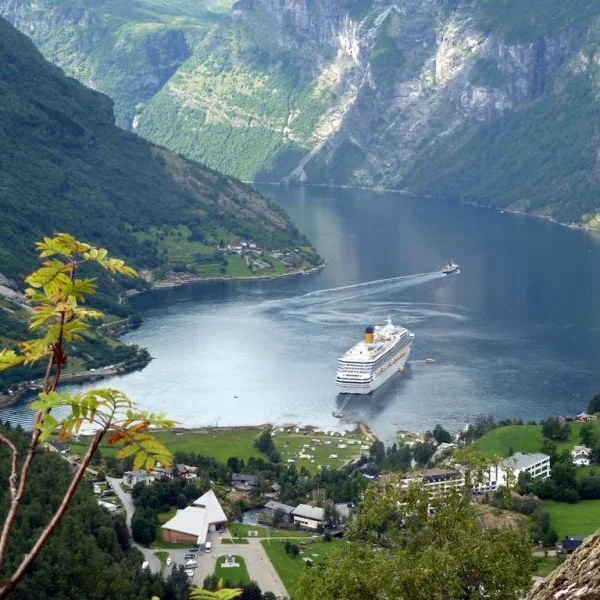 Costa Diadema ile Norveç Fiyordları Kiel başlangıç