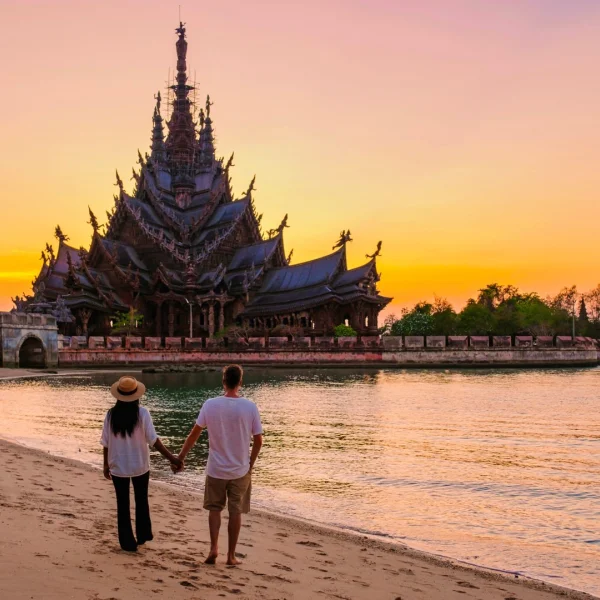 Bir Uzak Bin Deneyim Turu (BKK-HKT)