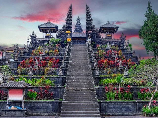 Bali Cennetin Kalbine Yolculuk