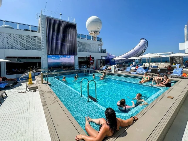 NCL Viva ile Galataport bitişli Ege & Akdeniz