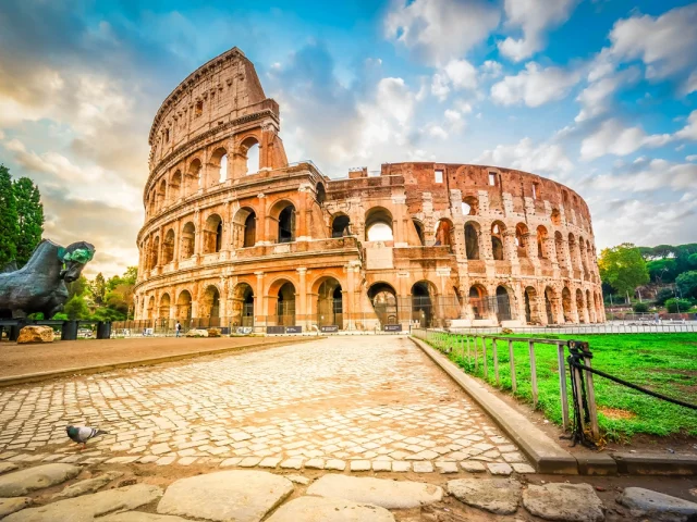 İtalya’da Yılbaşı Ateşi ve Renkli Kutlamalar