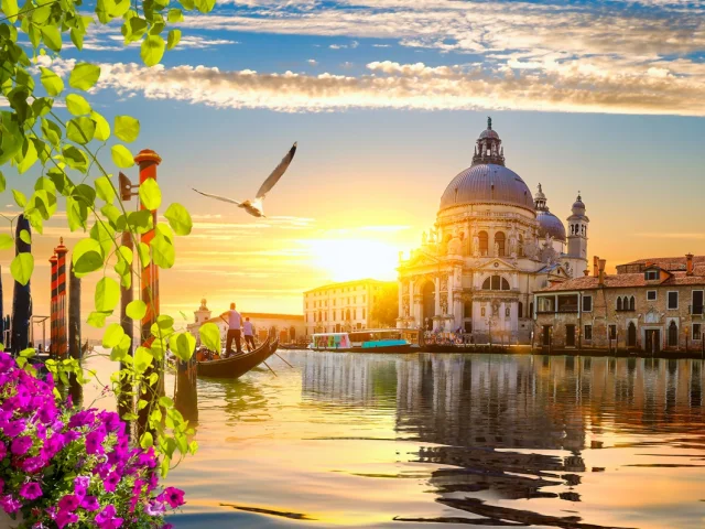 İtalya’da Yılbaşı Ateşi ve Renkli Kutlamalar