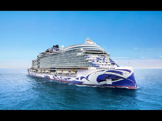 NCL Viva ile Galataport bitişli Ege & Akdeniz