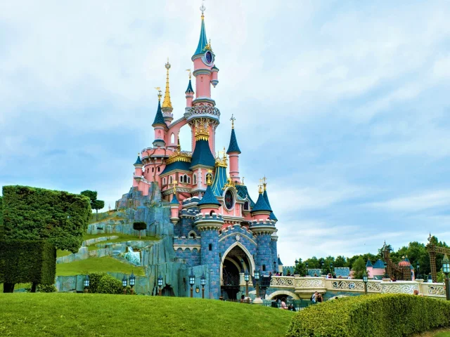Rüyaların Şehri Paris’te Büyülü Bir Disneyland Yolculuğu